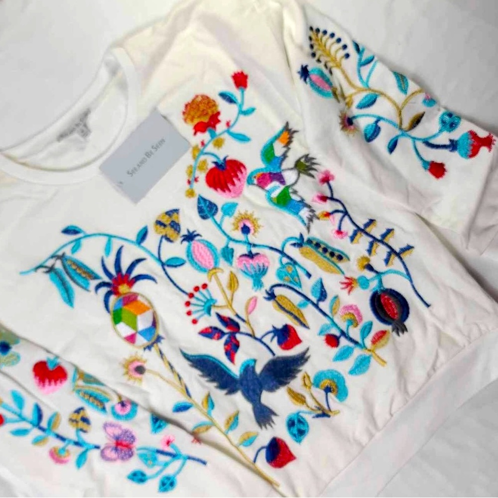See and Be Seen NWT Floral Embroidered Sweatshirt (Medium)